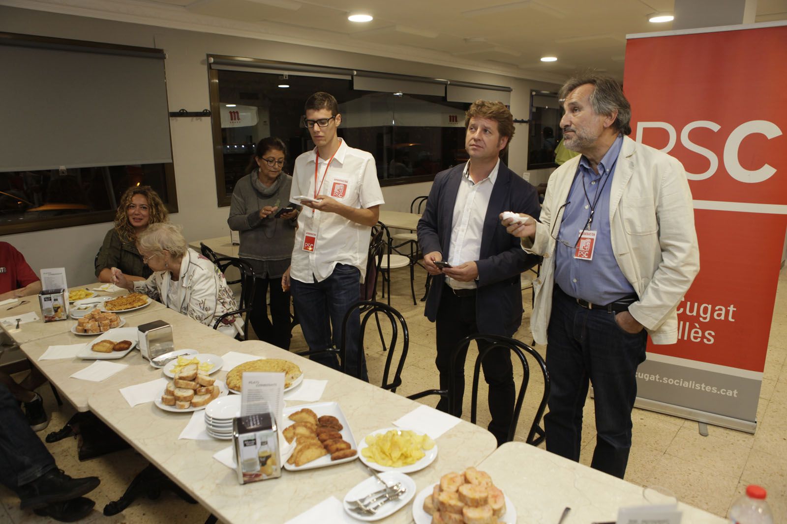 'Partit Socialista de Catalunya' al Bar Els Italians. FOTO: Artur Ribera