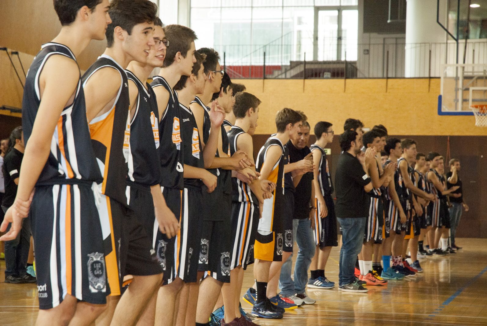   El Qbasket Sant Cugat ha presentat els 15 equips al Pavelló 3. FOTO: Aïda Sotelo