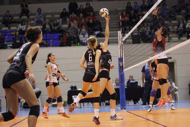 Voleibol: CV Sant Cugat vs Torrejón al Pavelló de Valldoreix.  FOTOS: Lali Puig