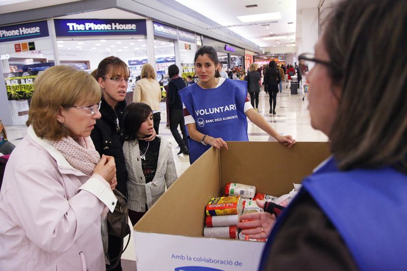 El recapte pel Banc d'Aliments a Sant Cugat. FOTOS: Lali Puig