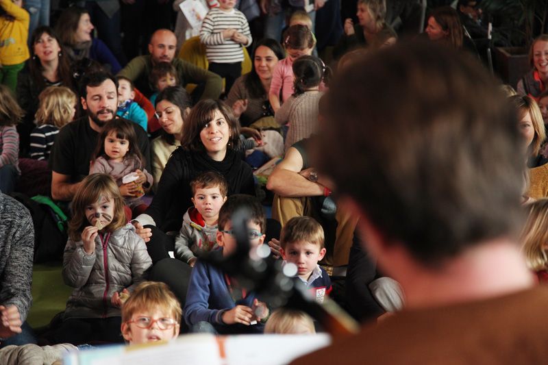 Petits! Grans! Llibres! Diumenge amb concert de 'Pinker Tones' amb 'Rolf & Flor a Londres' al Mercantic.  FOTOS: Lali Puig