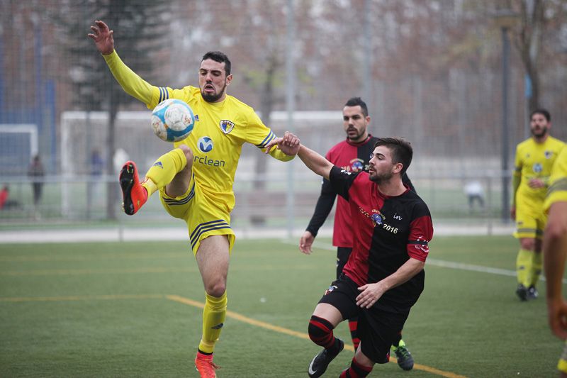 Futbol: Sant Cugat Esport FC vs AE Moja a la ZEM Jaume Tubau. FOTOS: Lali Puig