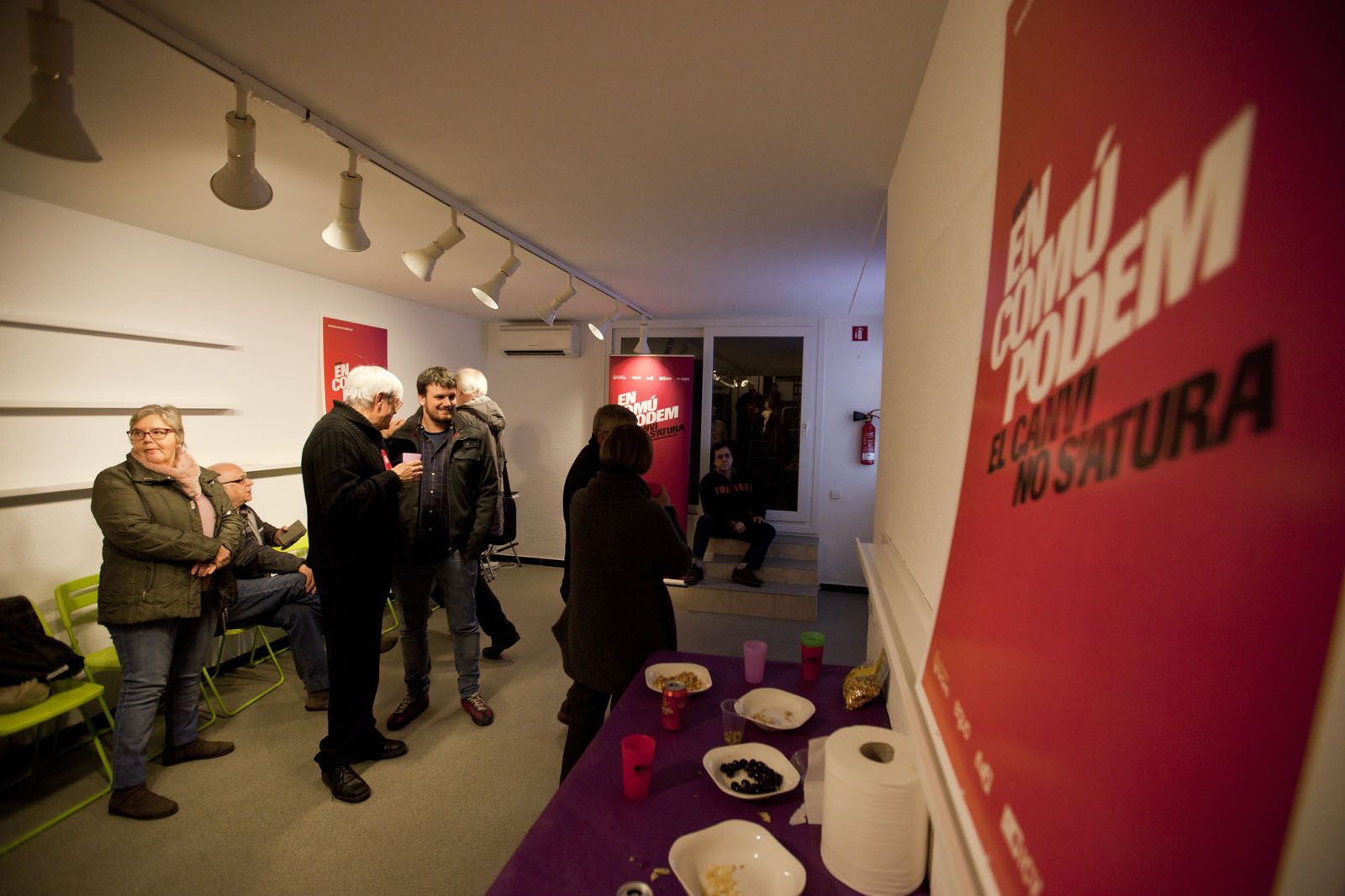 Seguiment de les eleccions autonòmiques a la seu de En Comú Podem. FOTO: Lali Puig