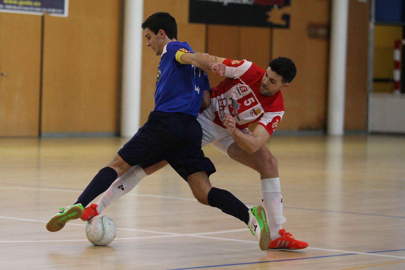 Futbol sala: Olimpyc Floresta FS vs CFS Manresa al Pavelló de la Floresta. FOTOS: Lali Puig