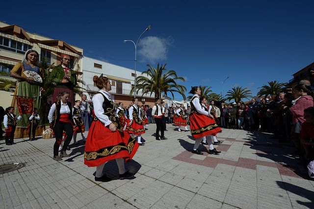 Actuació geganters i cultura popular La Haba  FOTO: Localpres