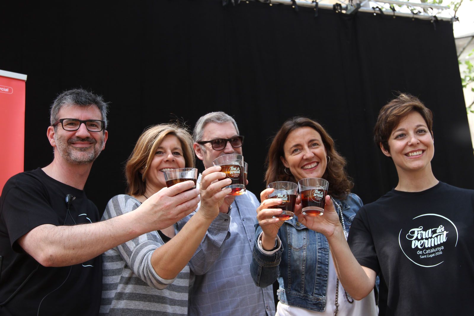 El director del TOT, Josep Maria Vallès, la tinet d'alcalde de Cultura i Promoció de la Ciutat, Carmela Fortuny, el president de TOT Media, Ramon Grau, l'alcaldessa, Mercè Conesa, i la directora dels Premis Vinari, Eva Vicens FOTO: 