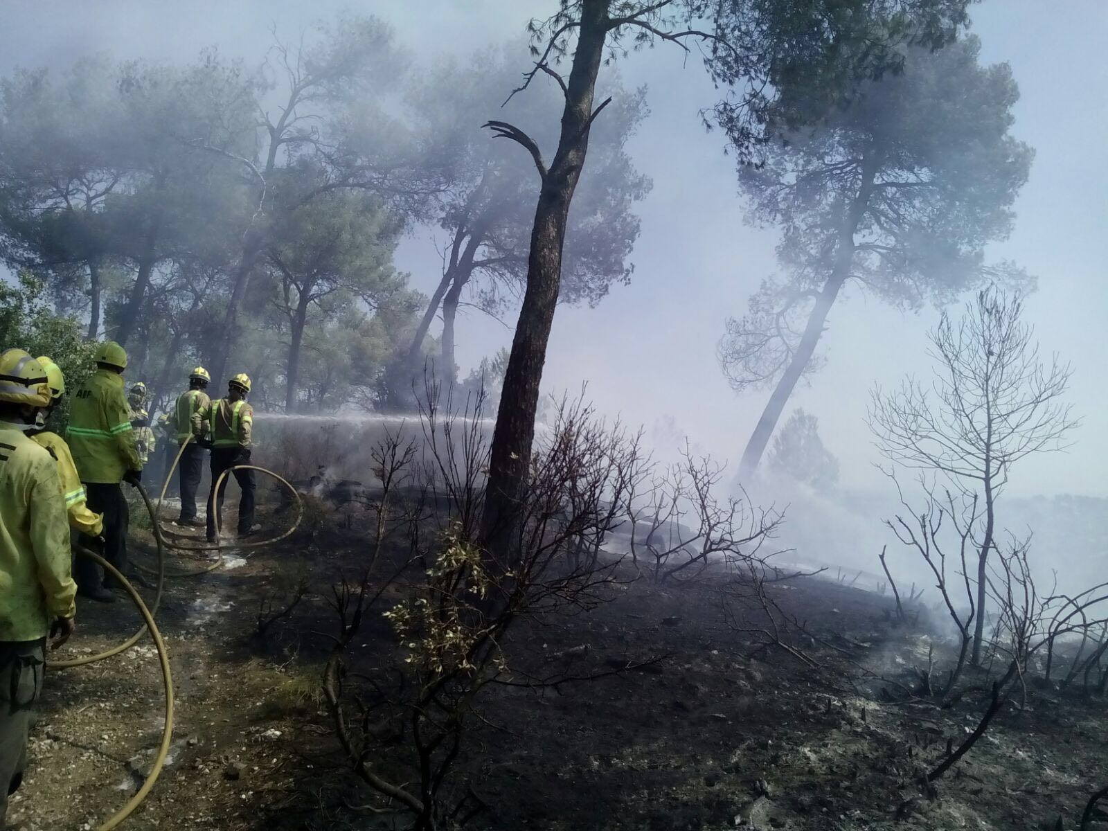 Membres d'ADF apagant un incendi FOTO: ADF Sant Cugat-Valldoreix