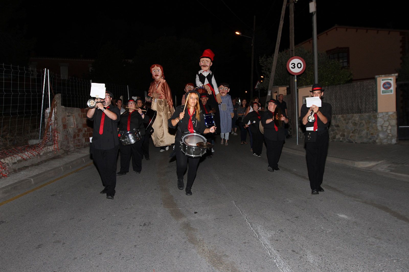 La Banda i els Geganters  fent el cercavila FOTO: Haidy Blanch