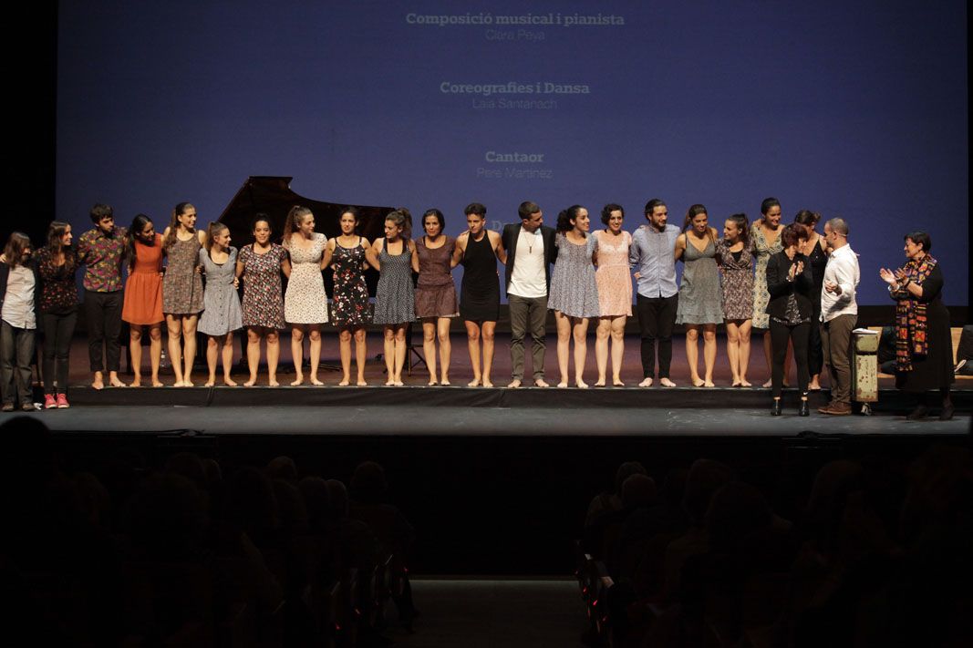 Participants: Marc Granell, Gemma Gorga, Blanca Llum, Jordi Llavina, Biel Masquida, Vinyet Panyella, Victor Sunyol, Mireia Vidal, Clara Peya, Pere Martinez, Laia Santanach i Grup de dansa Esbart Sant Cugat FOTO: Artur Ribera