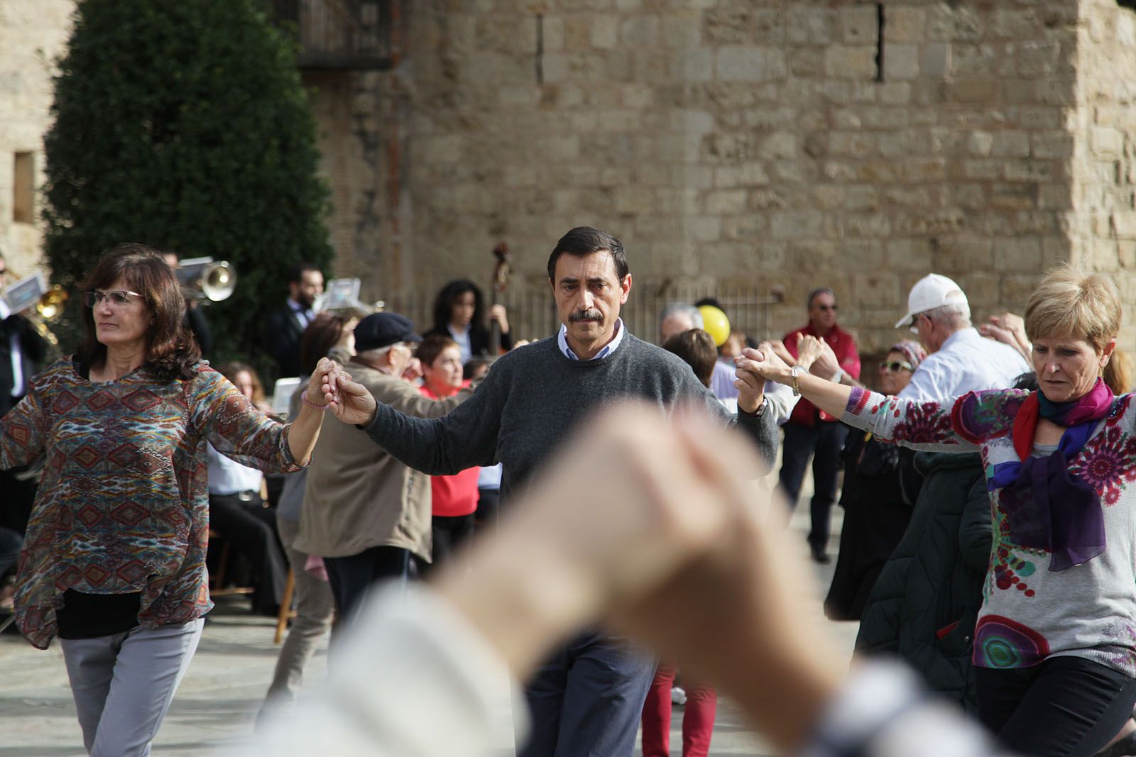 Sardanes a la plaça d'Octavià FOTO: Lali Puig