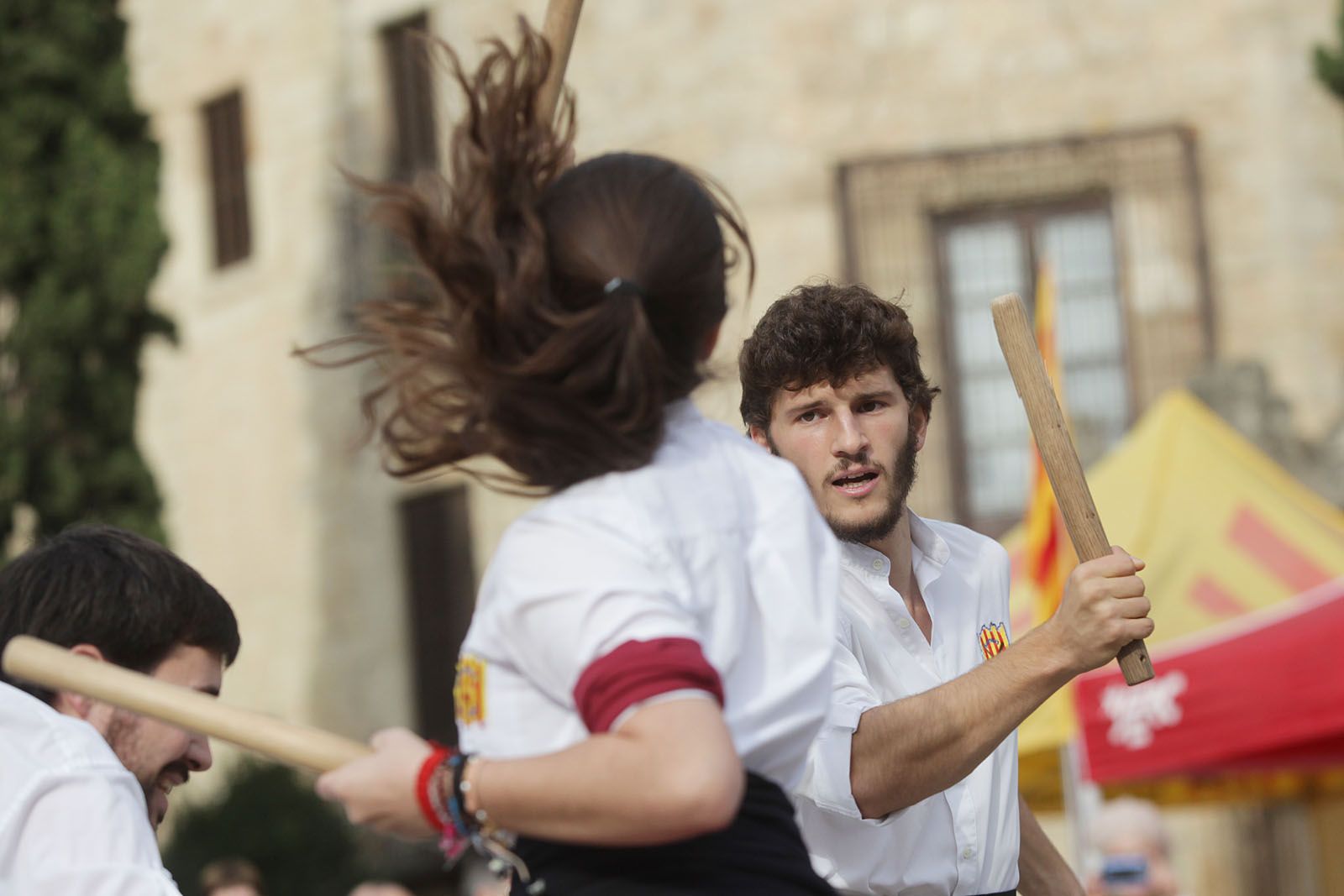 Actuació de Bastoners a la Plaça d’Octavià FOTOS: Lali Puig