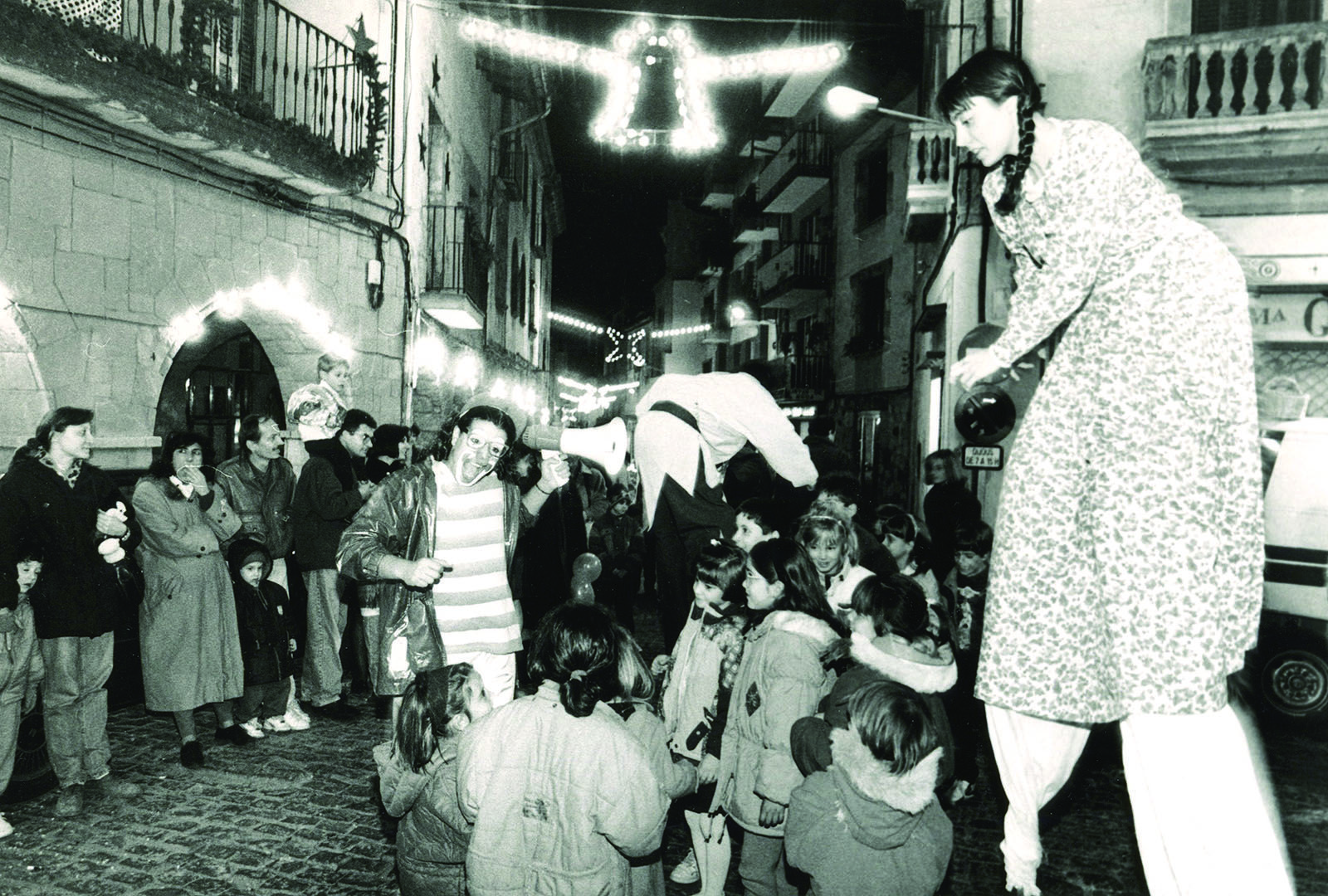 Actes de Nadal al carrer de la plaça de Sant Pere el 1993.