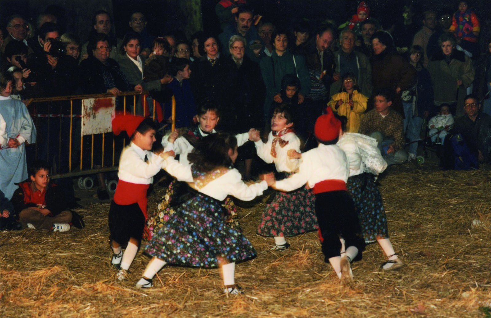 El Pessebre Vivent representat per nens i nenes als noranta.