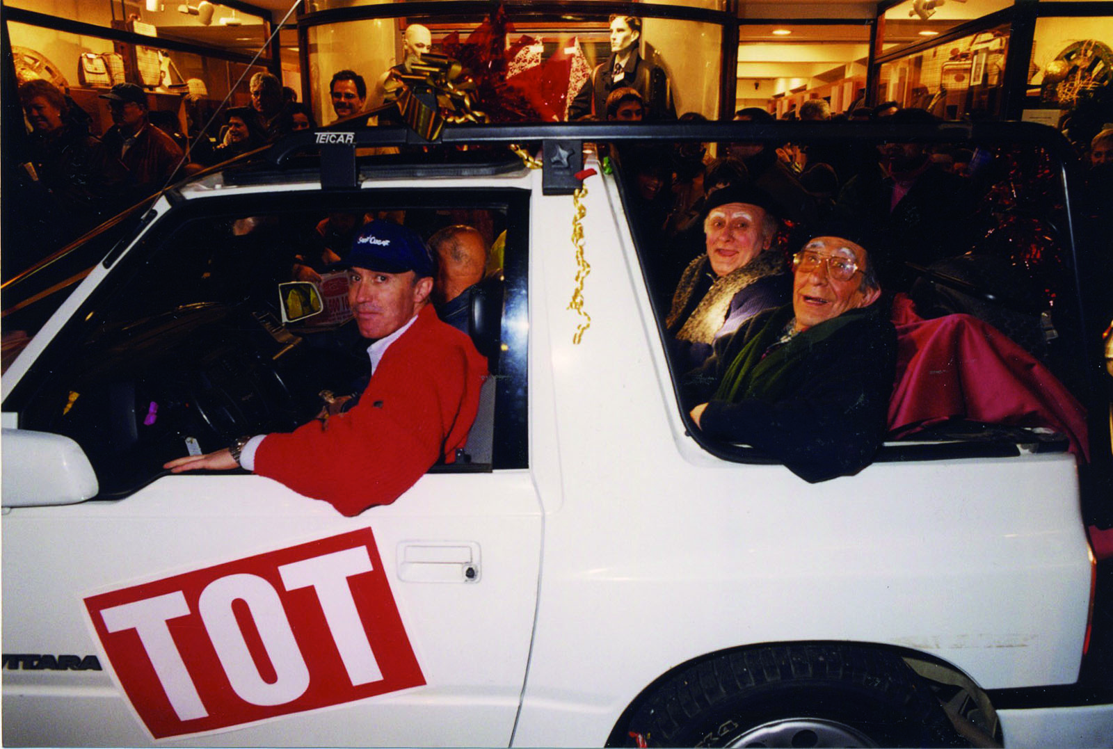 El vehicle del TOT del 2000 amb el Medir i el Cugat.