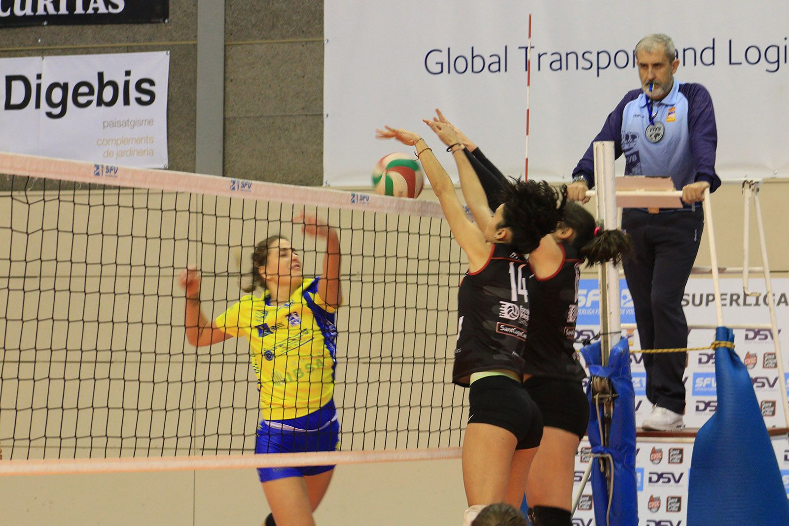 Partit de lliga de voleibol: DSV CV Sant Cugat-ISBA CV Gran Canaria. Foto: Lali Álvarez