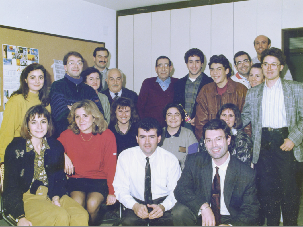  Amb l'equip del TOT Sant Cugat (1989), al carrer Sant Jordi FOTO: Joan Llamas