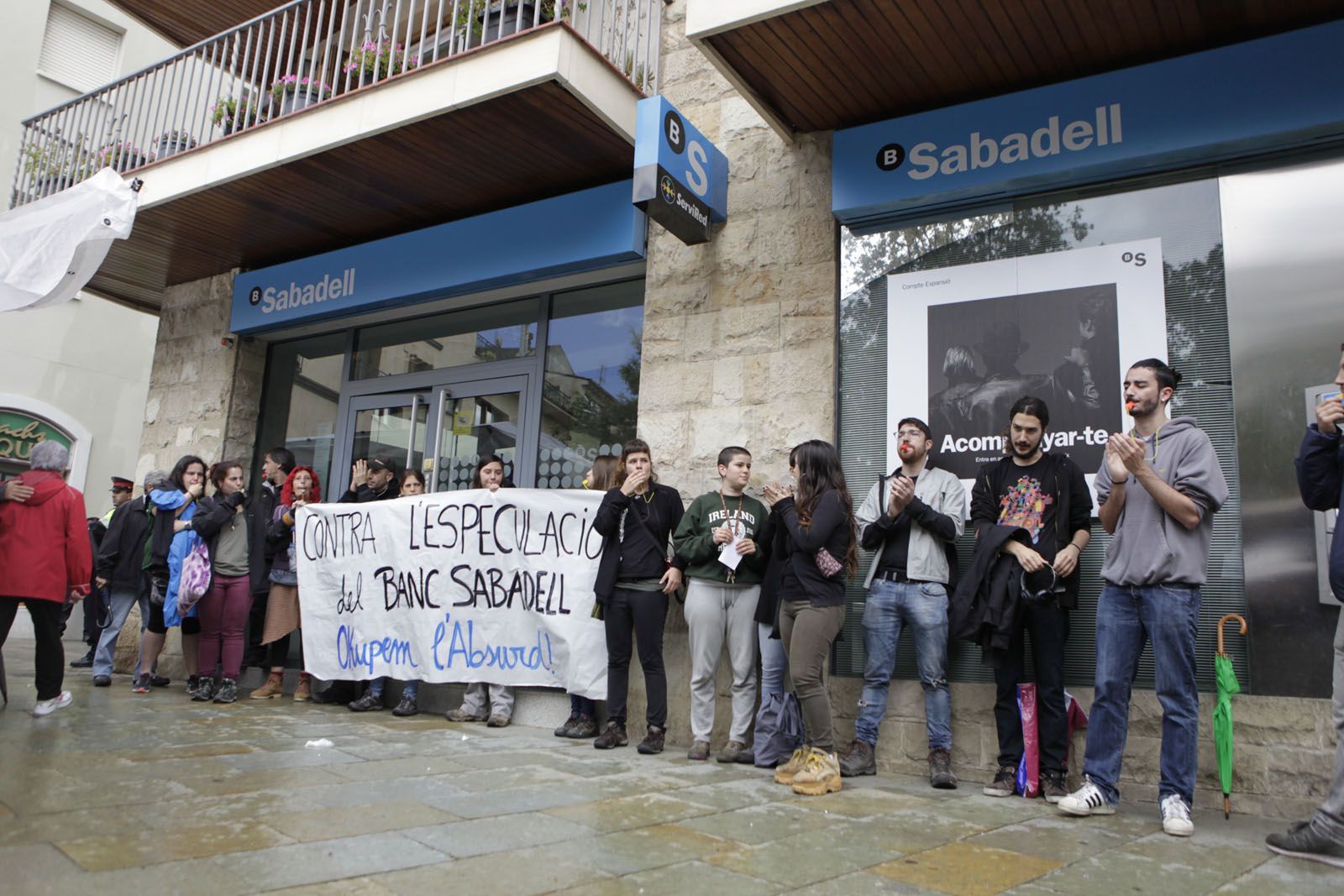 La Xesca Surt Al Carrer Per Assenylar L Especulacio Del Banc Sabadell