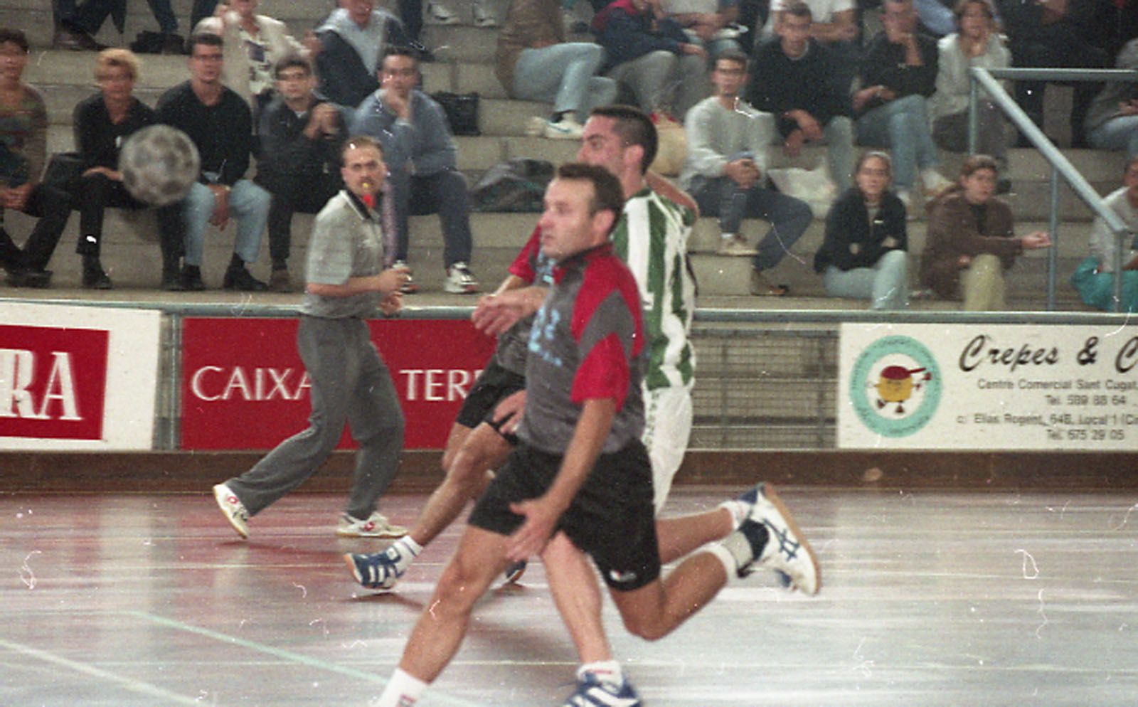 Partit de hanbol (octubre de 1998) FOTO: Xavier Larrosa