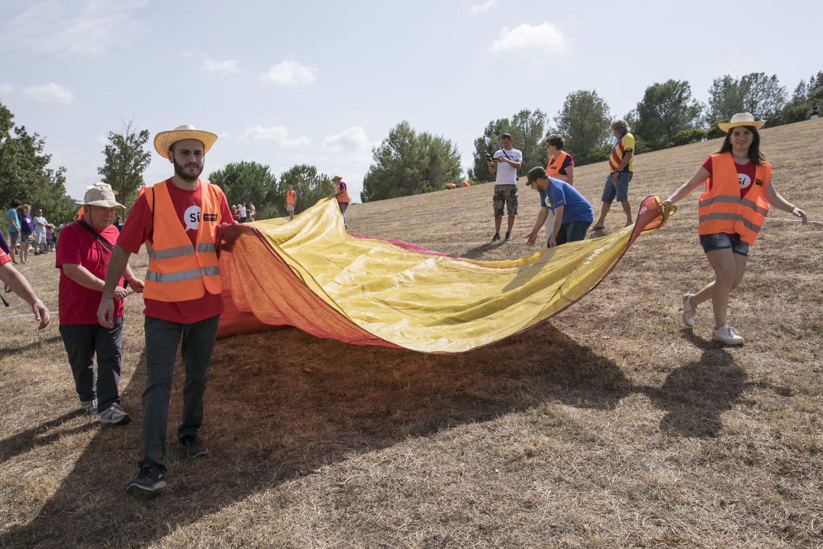 L'estelada més gran del món al Turó de Can Mates. FOTO: Lali Puig