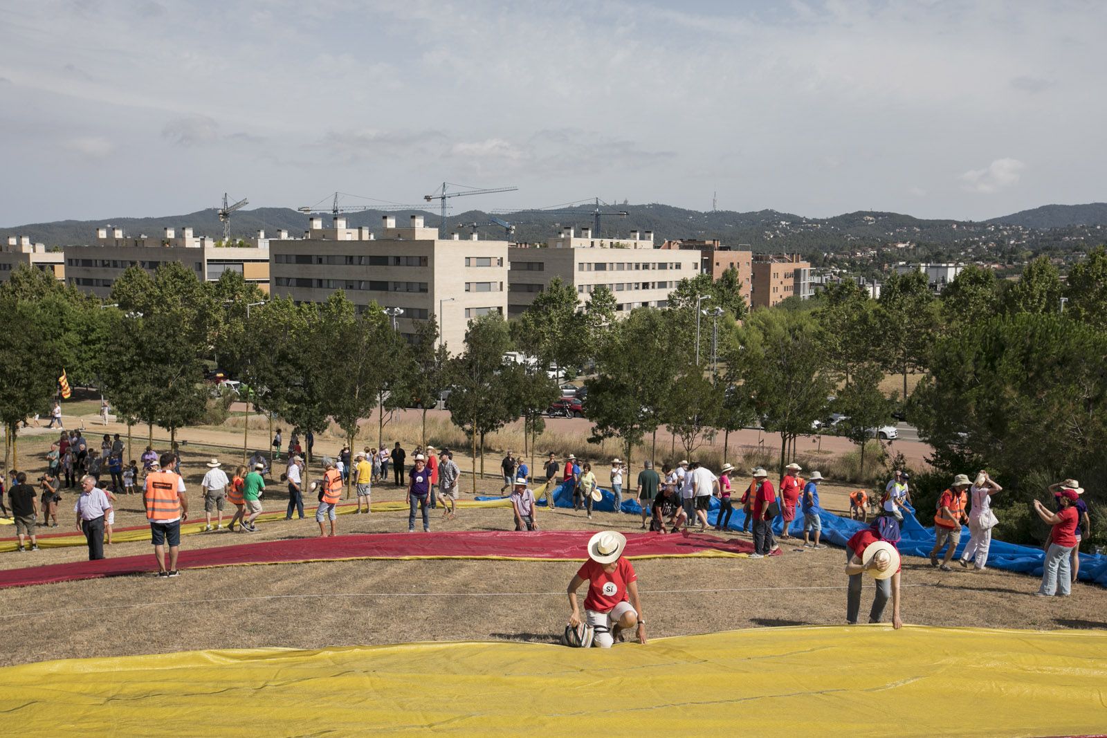 L'estelada més gran del món al Turó de Can Mates. FOTO: Lali Puig