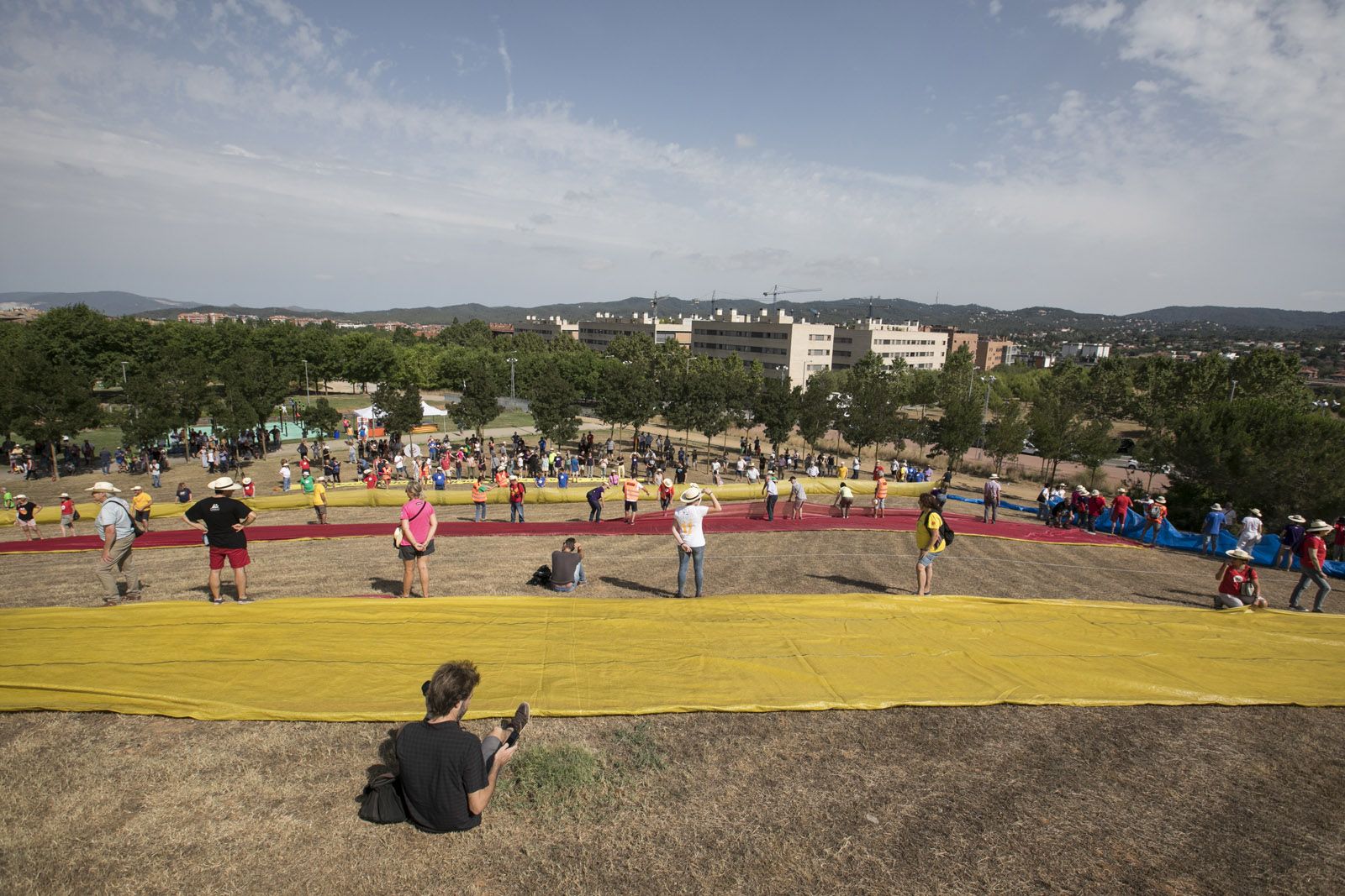 L'estelada més gran del món al Turó de Can Mates. FOTO: Lali Puig