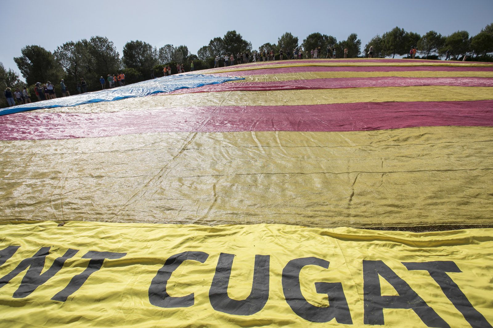 L'estelada més gran del món al Turó de Can Mates. FOTO: Lali Puig