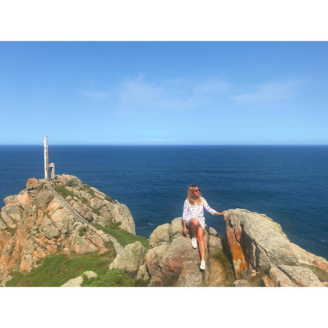 @blankitxuela "Hoy he decidido que quiero vivir en la costa gallega. Faro de Cabo Prior."