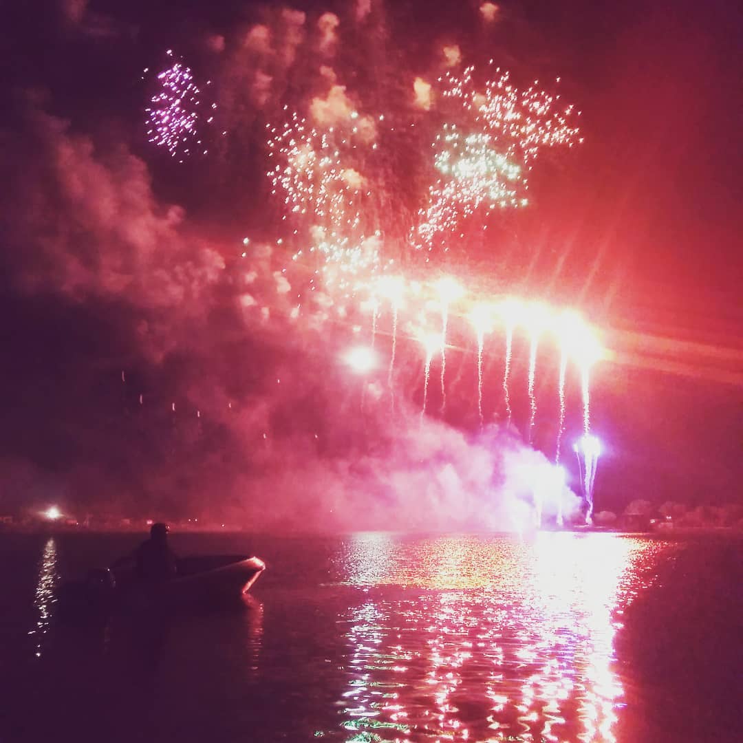 @Daviddemestres "Castell de Focs sobre el llac. Manresa"