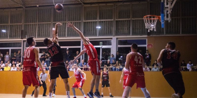 La UESC a l espera de 2 ren ncies per ser equip de Lliga Eba