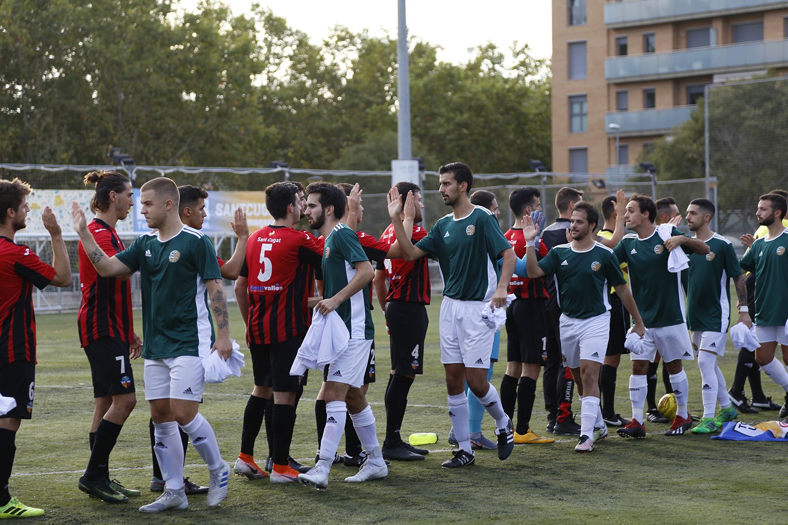 Futbol masculí. Partit de lliga. Derbi Sant Cugat FC- Valldoreix FC. FOTO: Anna Bassa