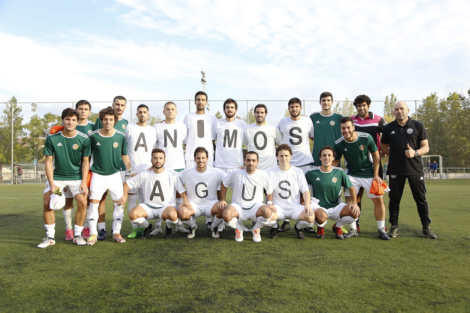 Jugadors del Valldoreix FC al partit de lliga. Derbi Sant Cugat FC- Valldoreix FC. FOTO: Anna Bassa