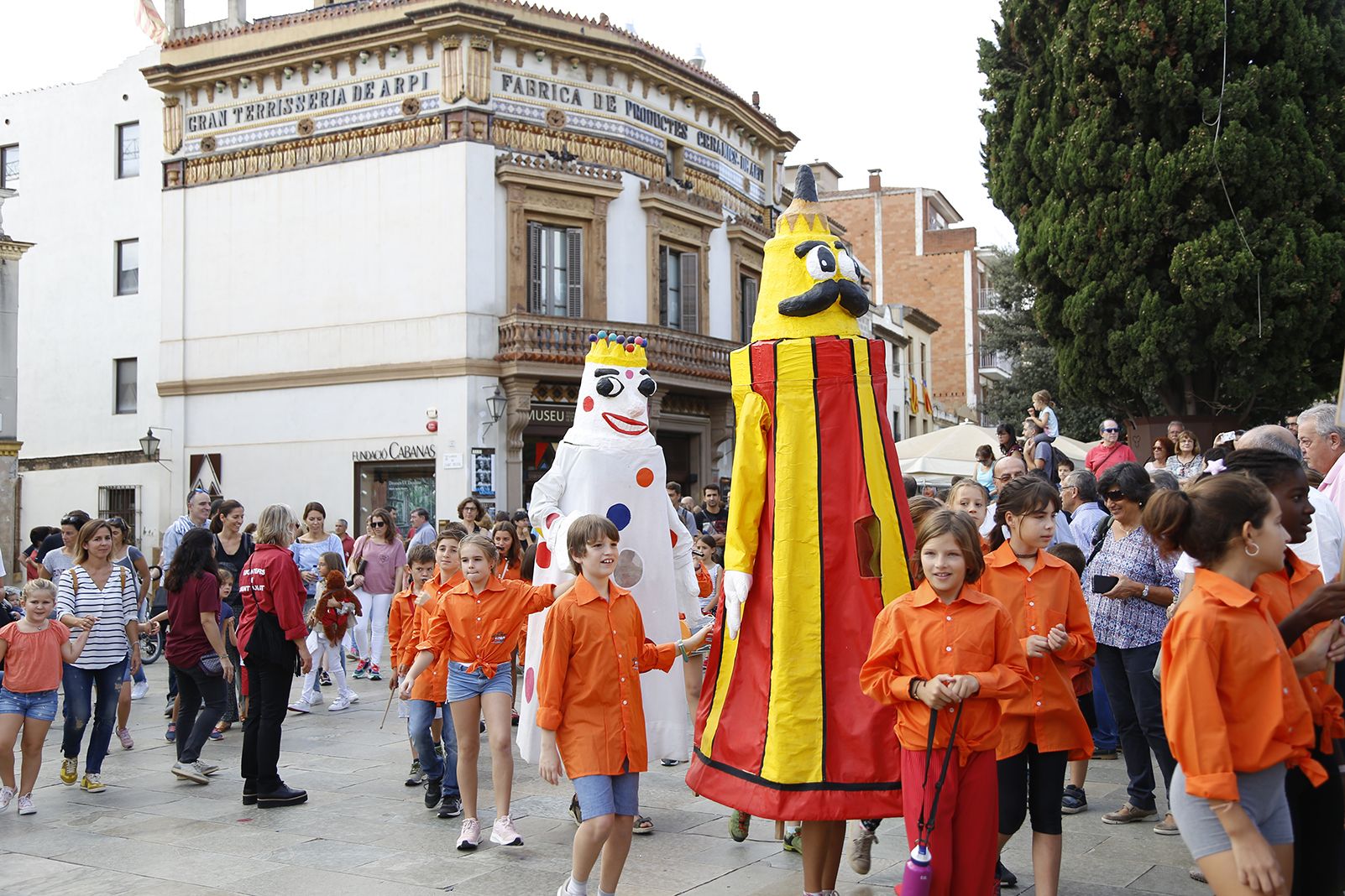 Entrada a la plaça Octavià de les figures de l'Escola Turó de Can Mates. FOTO: Anna Bassa