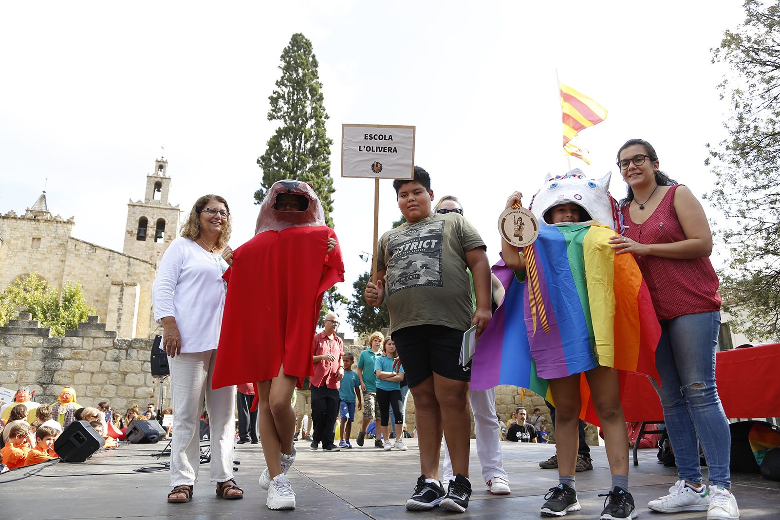 Lliurament de record a les Escoles. FOTO: Anna Bassa