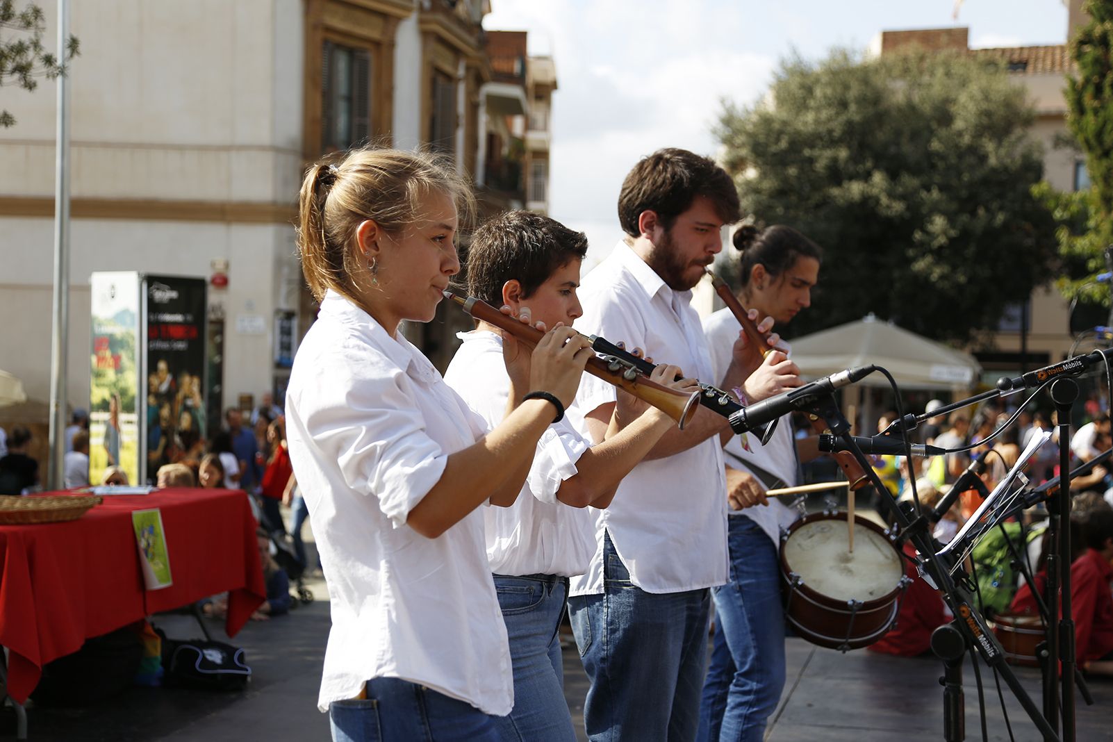 Actuació musical i ball conjunt de totes les figures. FOTO: Anna Bassa