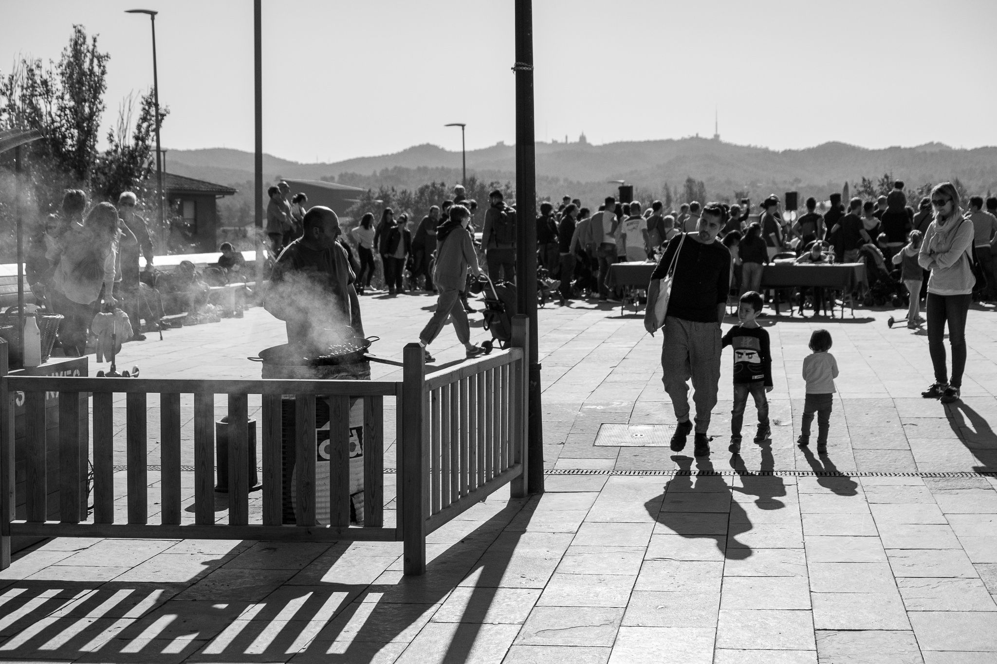 Parada de Castanyes a la plaça U d'octubre. FOTO: Ale Gómez