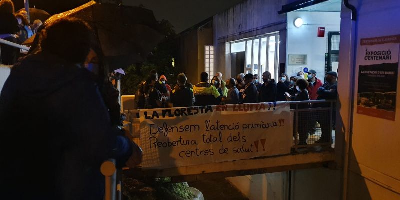 Ocupen el consultori de la Floresta per exigir la seva reobertura total. FOTO: Cedida