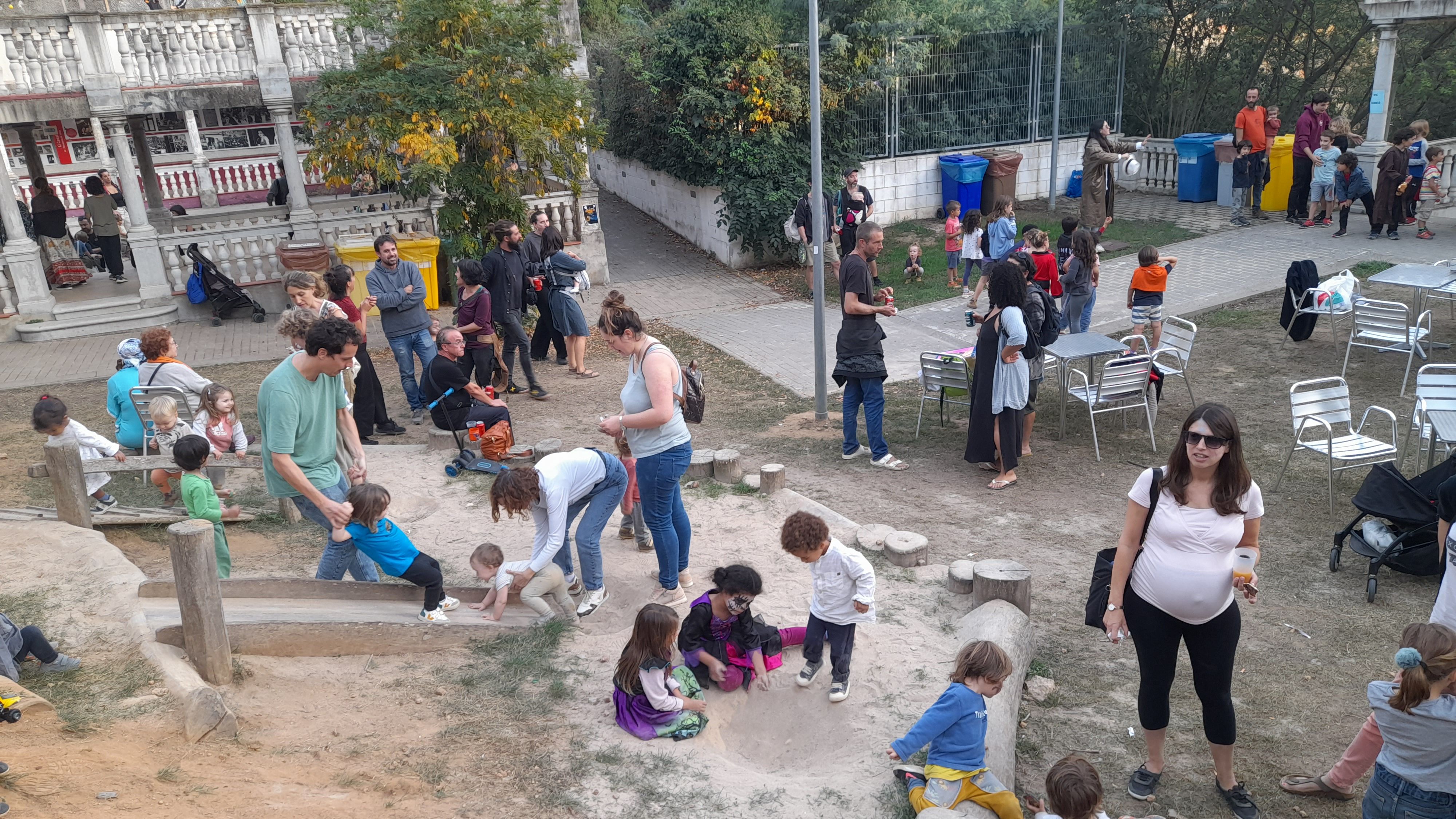 Castanyada a La Floresta amb l'AFA, El Senglar Cultural, i el Cau. FOTO: Cristina Cabasés