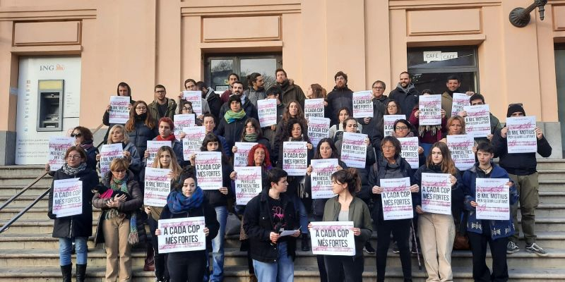 Concentració de 8 Mil Motius a l'estació de Sant Cugat FOTO: TOT 