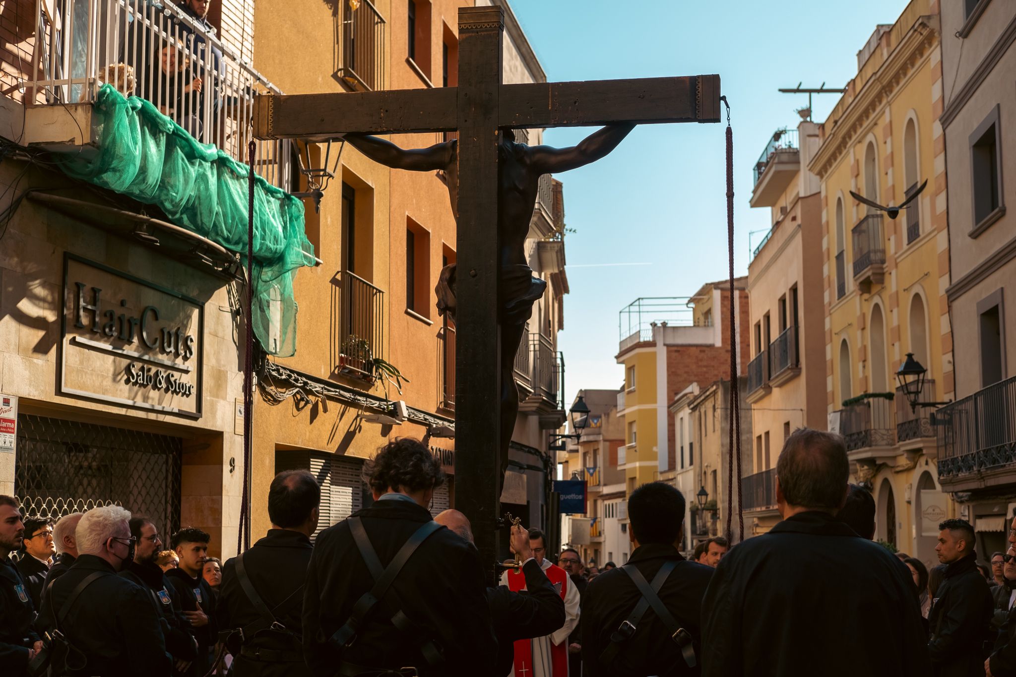 Via Crucis pels carrers de Sant Cugat. FOTO: Ale Gómez