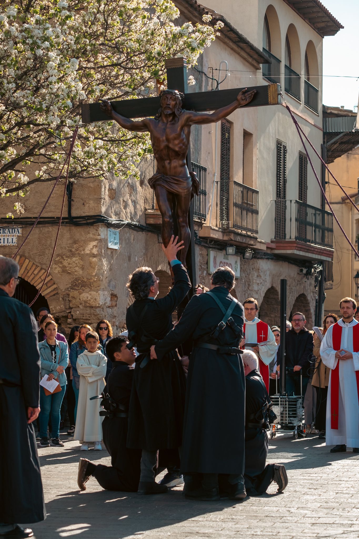 Via Crucis pels carrers de Sant Cugat. FOTO: Ale Gómez