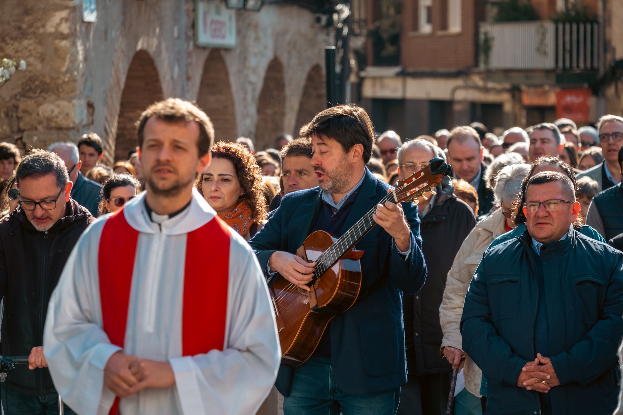 Via Crucis pels carrers de Sant Cugat. FOTO: Ale Gómez