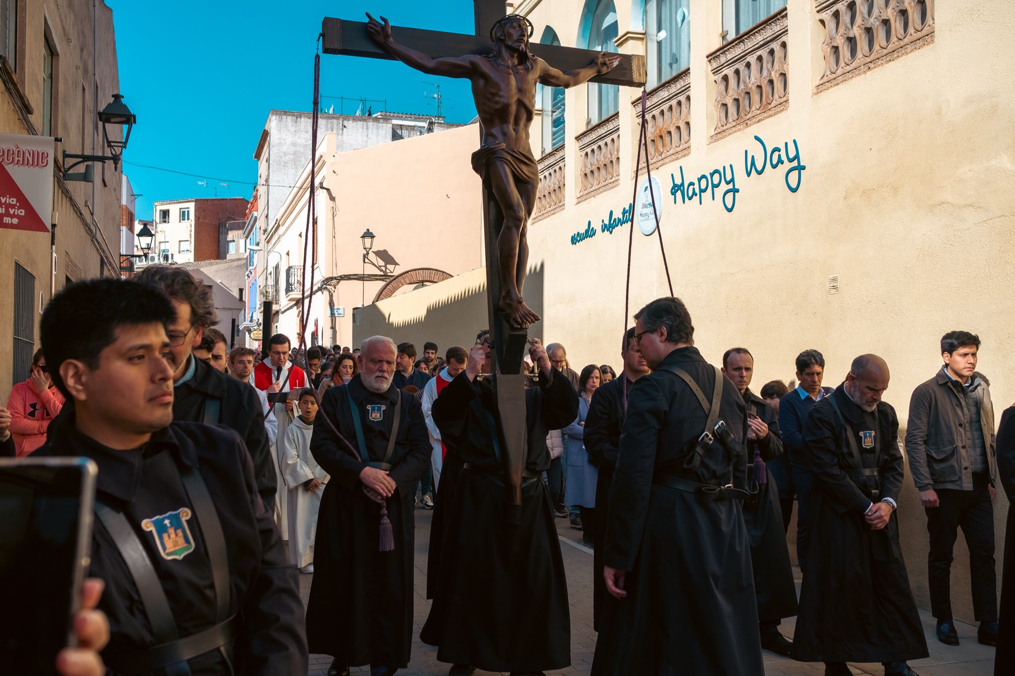 Via Crucis pels carrers de Sant Cugat. FOTO: Ale Gómez