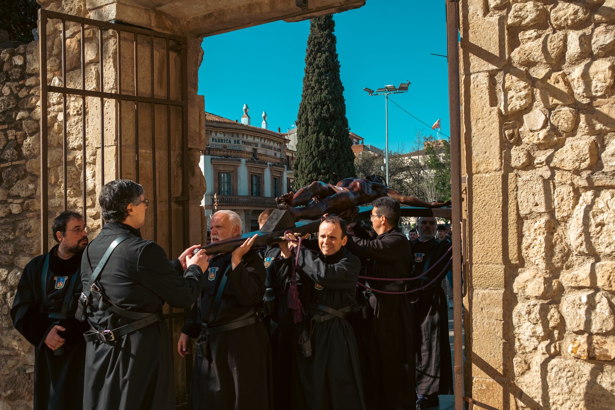 Via Crucis pels carrers de Sant Cugat. FOTO: Ale Gómez