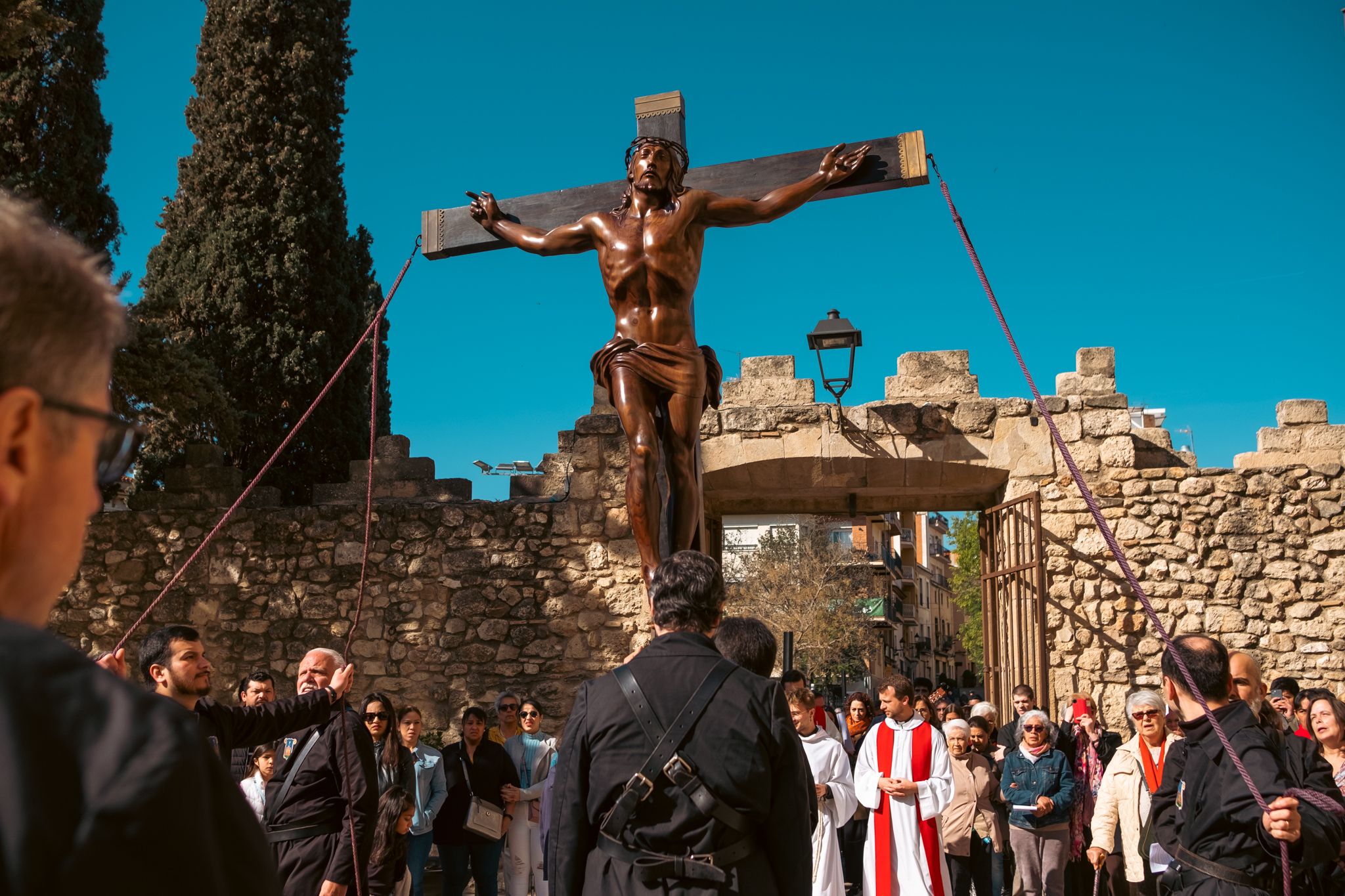 Via Crucis pels carrers de Sant Cugat. FOTO: Ale Gómez