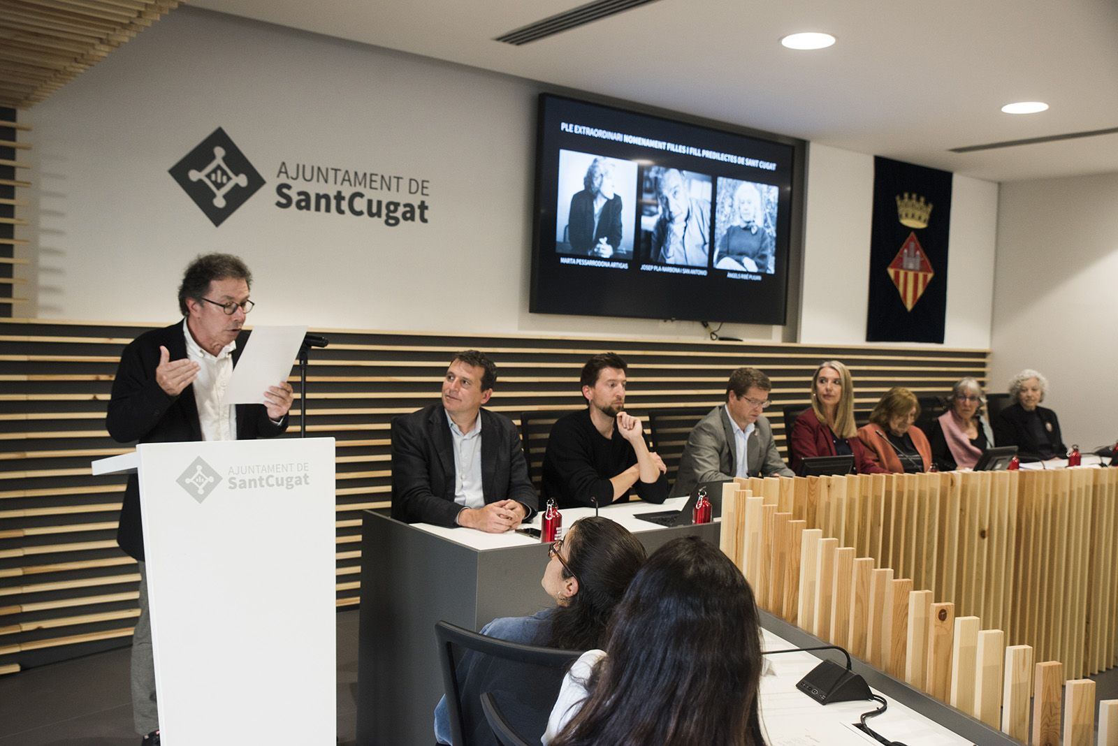 Nomenament com a fills predilectes de Sant Cugat de Marta Pessarrodona, Josep Pla Narbona i Àngels Ribé. FOTO: Bernat Millet.