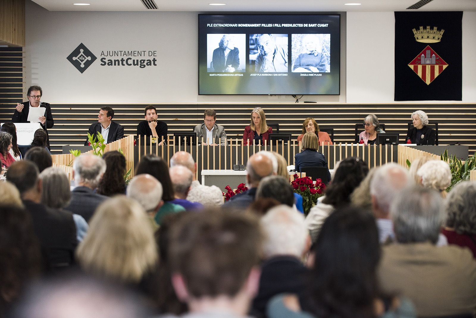 Nomenament com a fills predilectes de Sant Cugat de Marta Pessarrodona, Josep Pla Narbona i Àngels Ribé. FOTO: Bernat Millet.