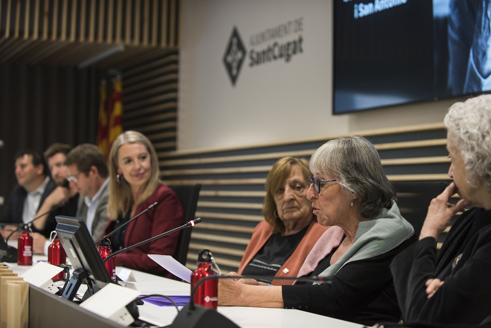 Nomenament com a fills predilectes de Sant Cugat de Marta Pessarrodona, Josep Pla Narbona i Àngels Ribé. FOTO: Bernat Millet.