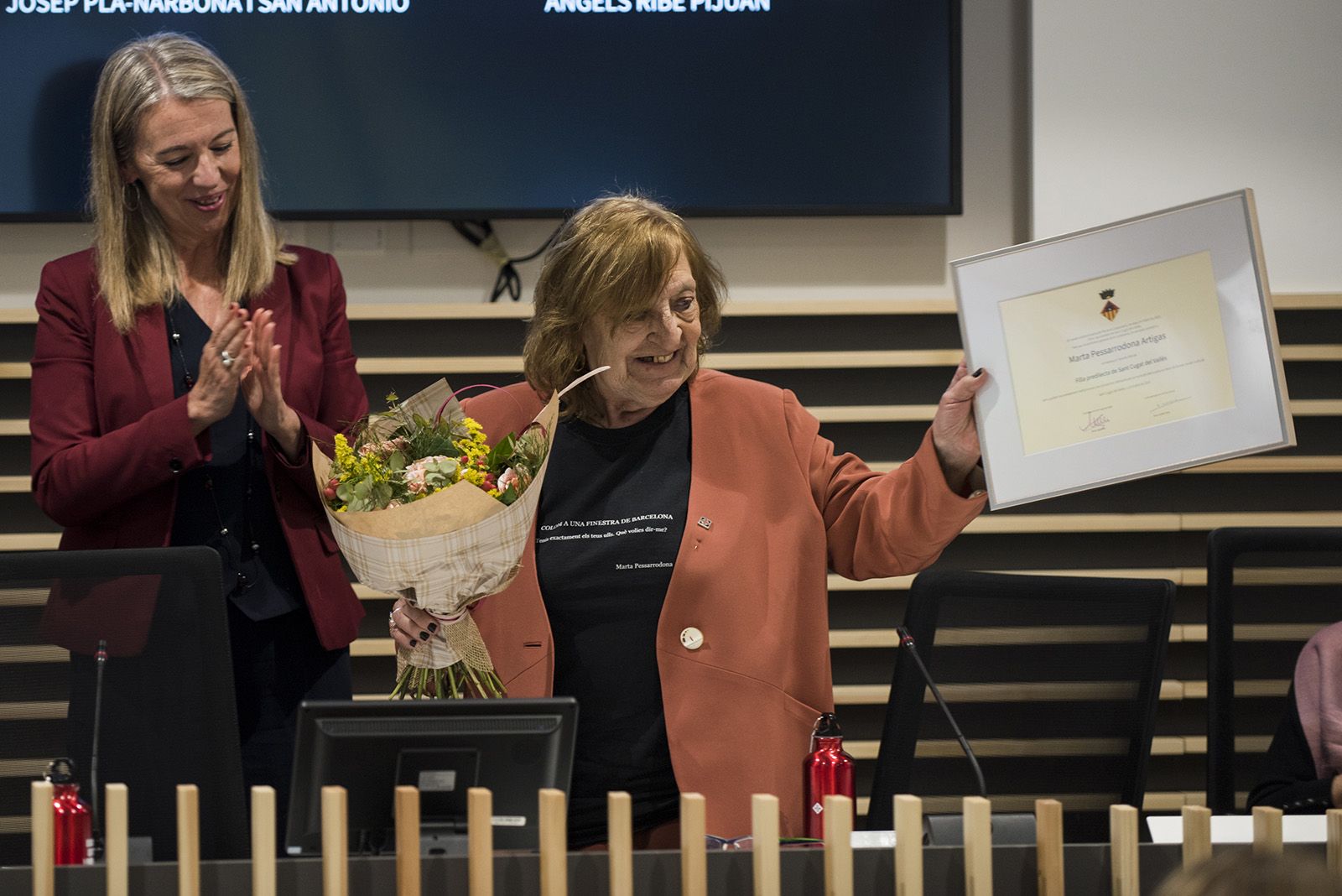 Nomenament com a fills predilectes de Sant Cugat de Marta Pessarrodona, Josep Pla Narbona i Àngels Ribé. FOTO: Bernat Millet.