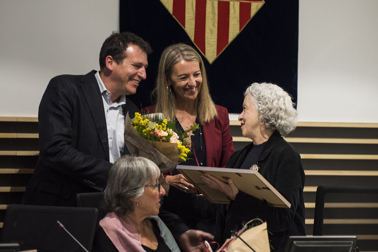 Nomenament com a fills predilectes de Sant Cugat de Marta Pessarrodona, Josep Pla Narbona i Àngels Ribé. FOTO: Bernat Millet.