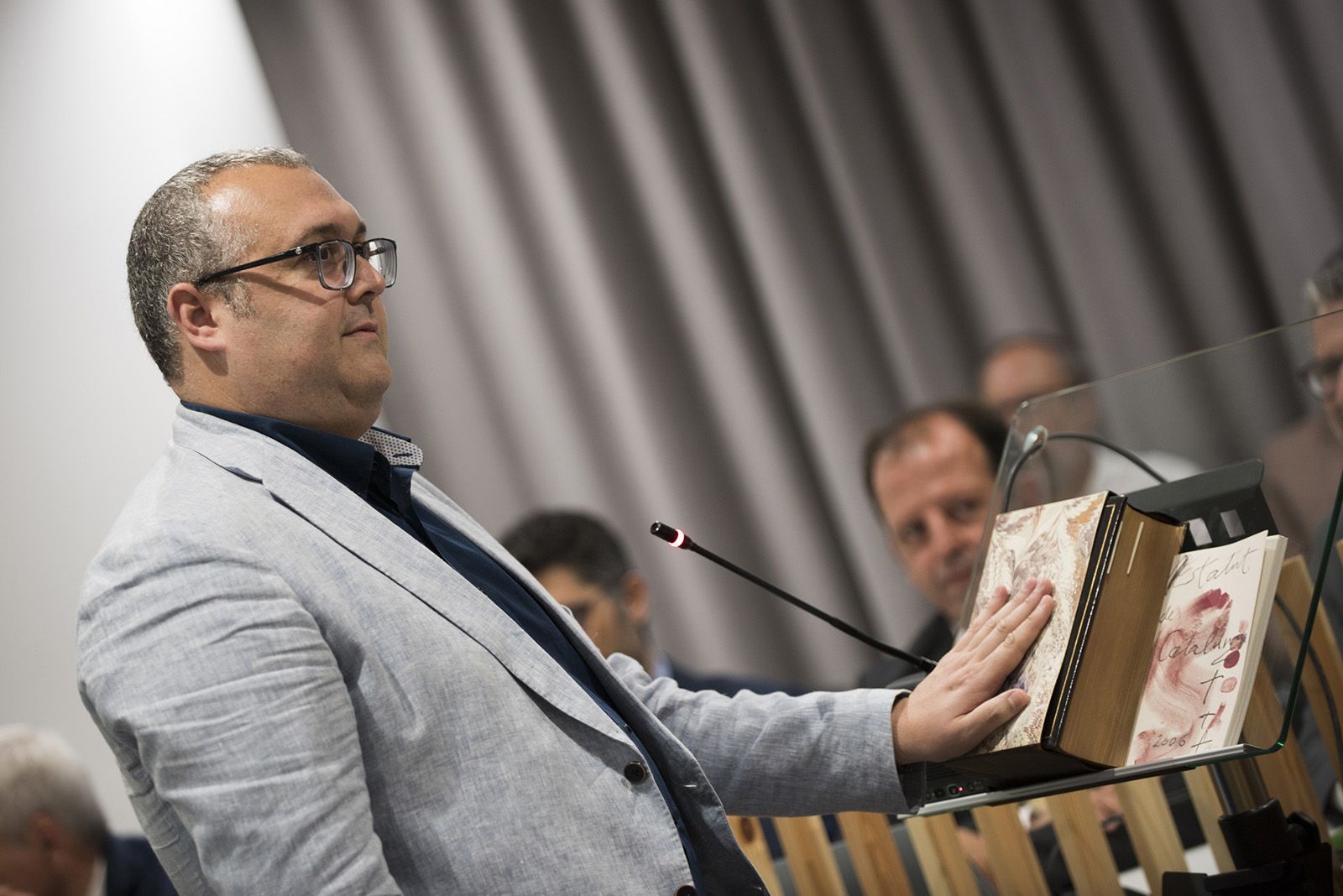 José Maria Gallardo del PSC pren possessiò de l'acta. FOTO: Bernat Millet.